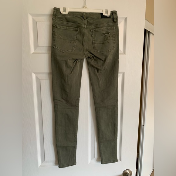 American Eagle ripped jeggings. Size 2. Great condition! Asking $15 - Picture 2 of 4